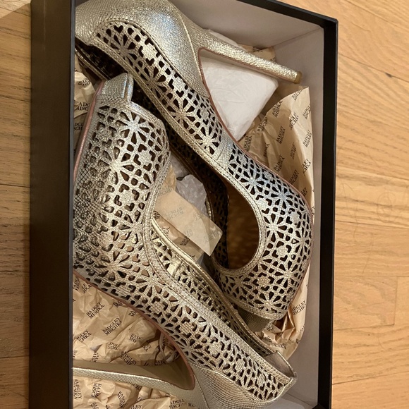 Gold Badgley Mischka lace heels - Picture 5 of 6